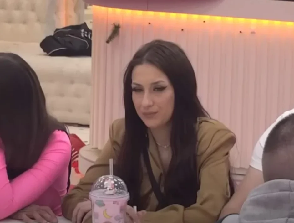 Stefani Grujić slavi prvi rođendan sinu Konstantinu: "Munjez nije zvao ni danas, nije ni za Božić"