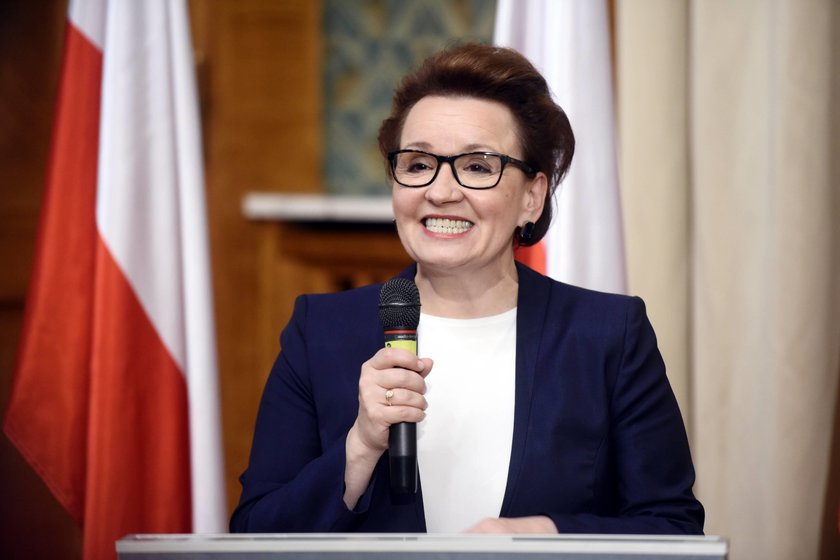 Chcą głowy minister PiS. Ta tłumaczy się ze swoich reform