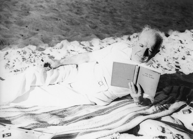 Charles Ponzi na plaży Copacabana w Rio de Janeiro, 22 kwietnia 1942 r.