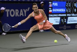 Turniej WTA w Tokio: 19 akcji w gemie, dwie obronione piłki meczowe, ale finał nie dla Radwańskiej