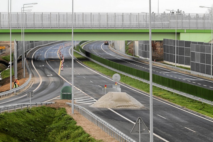 Budowa autostrady A-4 Tarnów - Rzeszów, odc. w. Krzyż - w. Rzeszów Wschód wraz z odc. Drogi ekspresowej S-19 w. Rzeszów Zachód - w. Świlcza kosztowała 
5 295 490 059.90 zł . Środki unijne na tę inwestycję to <b>2 969 050 618.42 zł </b>