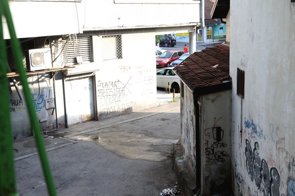 POLICIJI PRIJAVLJENA PUCNJAVA, A KADA SU STIGLI NA LICE MESTA... Oglasio se MUP o drami na Zvezdari: "Pregledane su i kamere"
