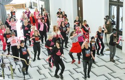 "Musiały w Popielec zatańczyć w Sejmie". Ksiądz grzmi po tańcu posłanek