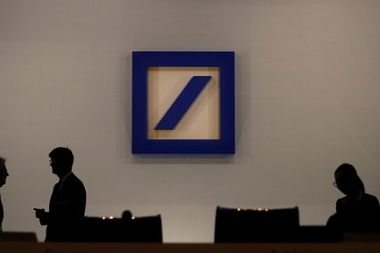 Deutsche Bank zwolni 7 tysięcy osób. Kurs szoruje po dnie