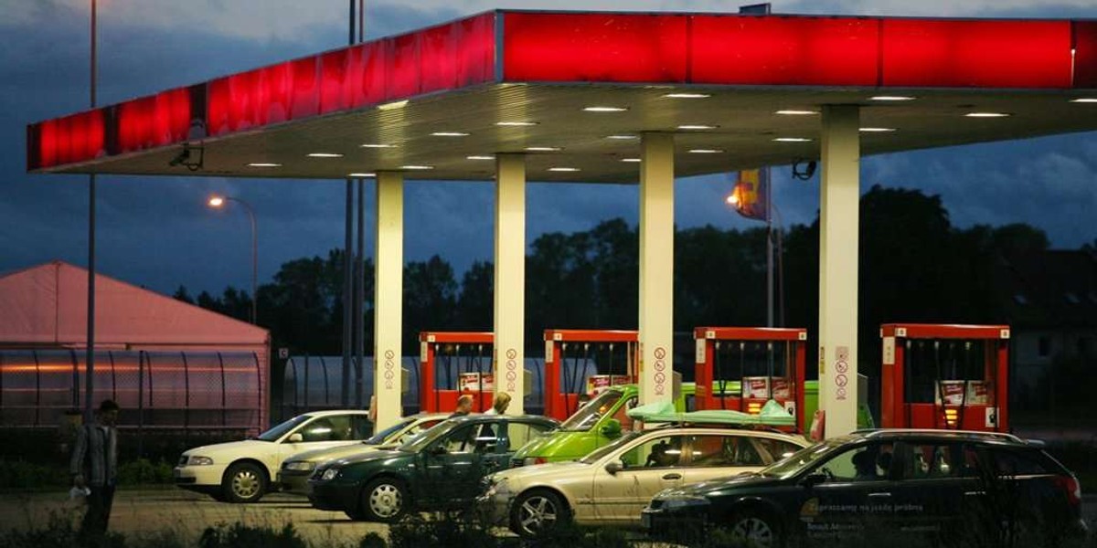 Szaleniec zniszczył stację benzynową. Zagrożenie wybuchem 