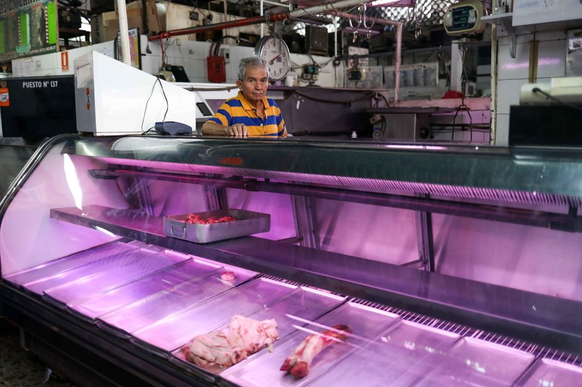 Prazne vitrine mesara u Venecueli, a mesečna zarada nije dovoljna ni za kilogram mesa