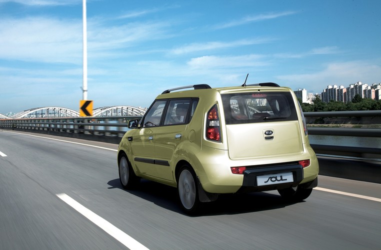 Przednie koła poruszy silnik benzynowy lub wysokoprężny. Oba o mocy 126 koni mechanicznych i pojemności 1.6 l