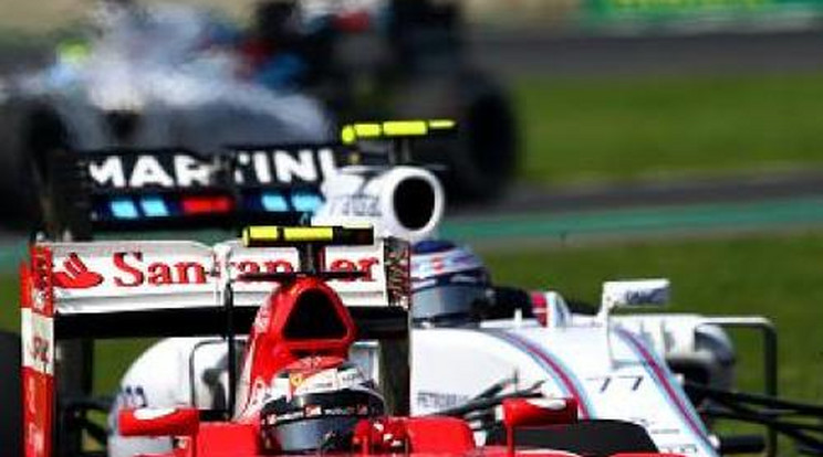 Finn háború az F1-ben! Räikkönen és Bottas másodszor ütköztek