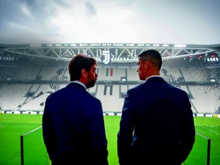 Christiano Ronaldo (z prawej) i prezes Juventusu Andrea Agnelli (z lewej)