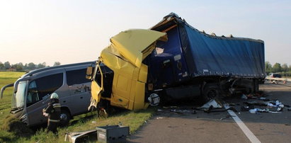 Wypadek polskiego autokaru na Węgrzech. Zdjęcia pokazują siłę uderzenia