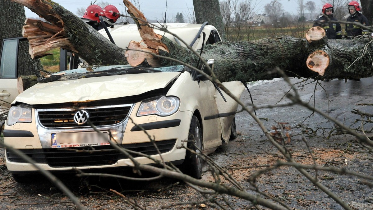 POMORSKIE WYPADEK SILNA WICHURA