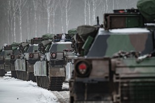 Do Polski przybył transport potężnej broni. Pociąg wyładowany czołgami po brzegi