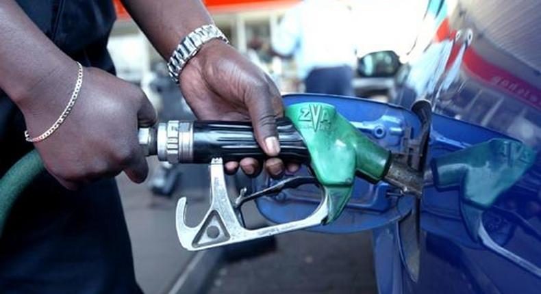 Filling stations in Lafia still sell petrol at old price. (Guardian)