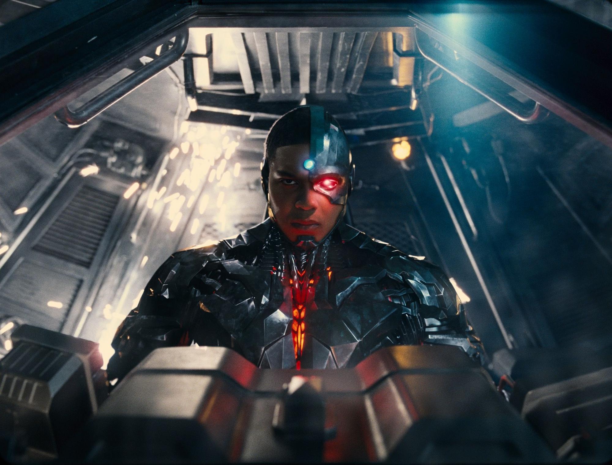 Cyborg je zvláštny hrdina a celkom nevieme, čo si o ňom máme myslieť. Na plátne dostal príliš málo priestoru na to, aby sa dostatočne prejavil. Ak však niekto čaká kópiu Iron Mana, je na veľkom omyle. 