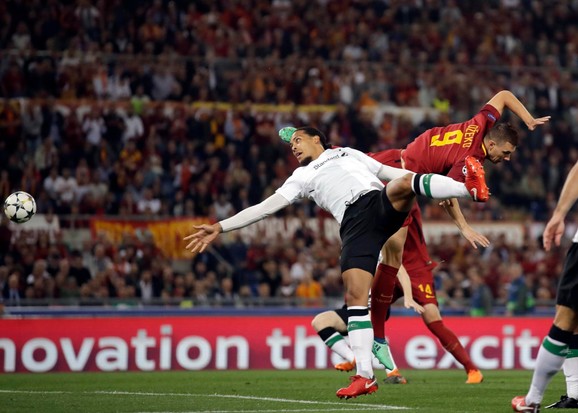 Duel Džeka (Roma) i Van Dajka (Liverpul)