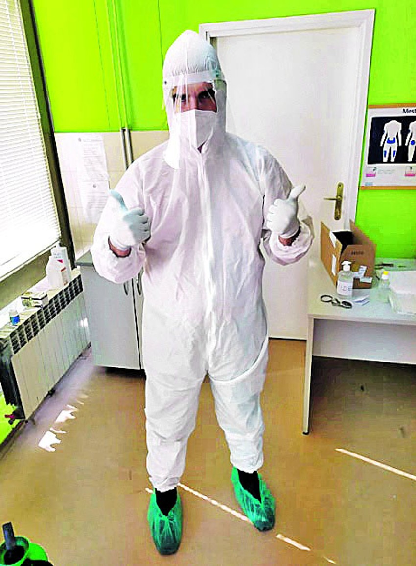 Marko u Domu zdravlja uzima briseve od pacijenata