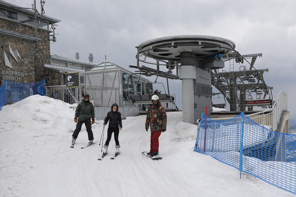 1 maja 2022 r. miłośnicy narciarstwa szusowali na Kasprowym Wierchu