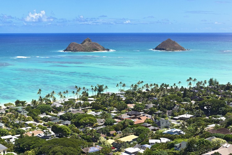 Plaża Lanikai znajduje się na Hawajach, a dokładnie na wyspie Oahu. Plaża liczy zaledwie 500 metrów, ale ze względu na swój niebywały urok od wielu lat jest uznawana za jedną z najpiękniejszych plaż na świecie.