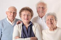 dziadkowie, starsi ludzie, emeryci