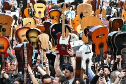 Ponad 7500 grających. W Wrocławiu pobito Gitarowy Rekord Świata