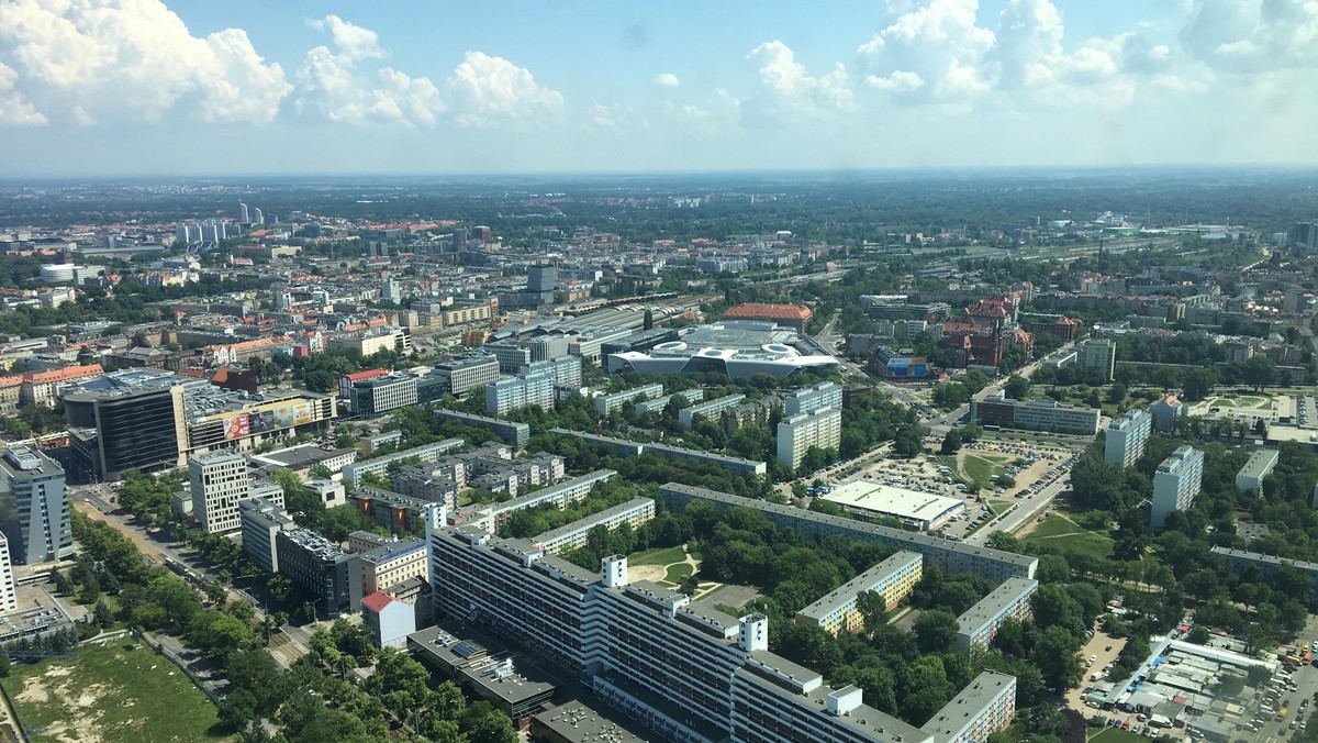 We Wrocławiu radni PiS proponują pozostawienie dotychczasowej 90-procentowej bonifikaty z tytułu przekształcenia prawa wieczystego użytkowania gruntów zabudowanych w prawo własności. Prezydent Wrocławia Jacek Sutryk chce tę ulgę zmniejszyć do 60 procent.