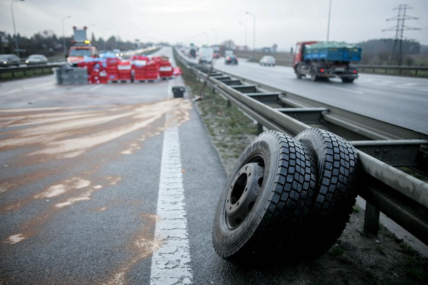 Paraliż obwodnicy w Trójmieście. Wszystko przez ciężarówkę z kurczakami