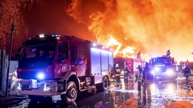 Pożar składowiska w Raciniewie opanowany [ZDJĘCIA]