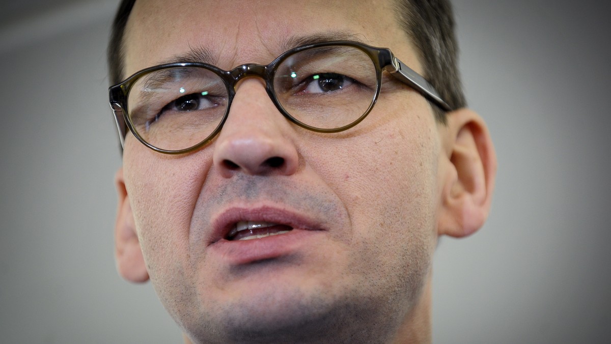 Pamiętamy, chcemy pamiętać, zawsze będziemy o was pamiętać – chcemy powiedzieć rodzinom ofiar totalitaryzmu – napisał premier Mateusz Morawiecki w liście do uczestników uroczystości państwowego pogrzebu trzech oficerów Marynarki Wojennej straconych w grudniu 1952 r. przez władze PRL po sfingowanym procesie.