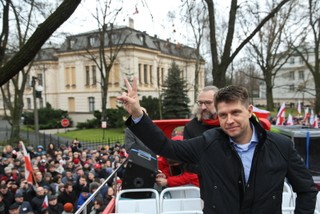 Petru na manifestacji KOD: Pogratulujmy Kaczyńskiemu. W ciągu miesiąca zjednoczył nas wszystkich