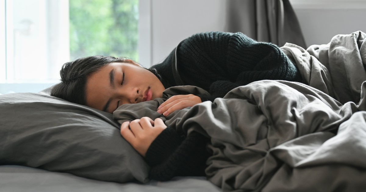 Weekendowe odsypianie może uratować nastolatka przed depresją. Nowe odkrycie naukowców