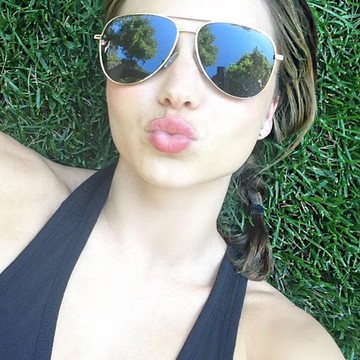 Miranda Kerr is puszit küld.