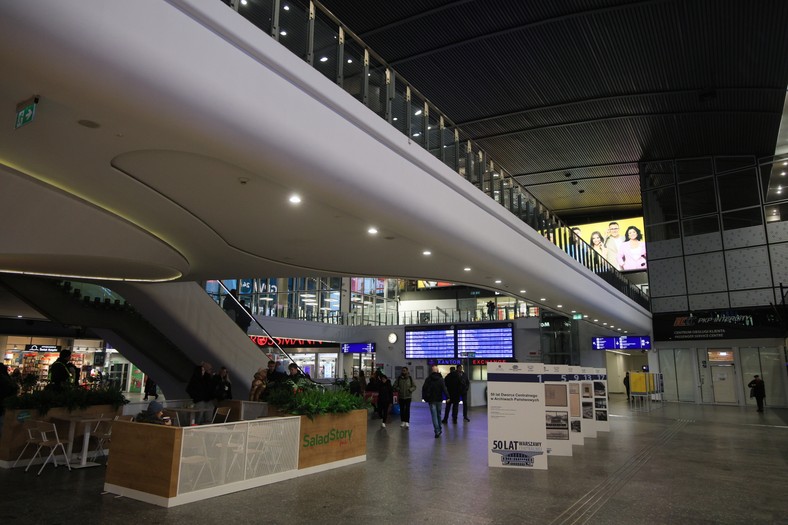 Warszawa, 05.12.2025. Dworzec kolejowy Warszawa Centralna, 5 bm. Trwają obchody 50-lecia istnienia dworca. (sko) PAP/Rafał Guz