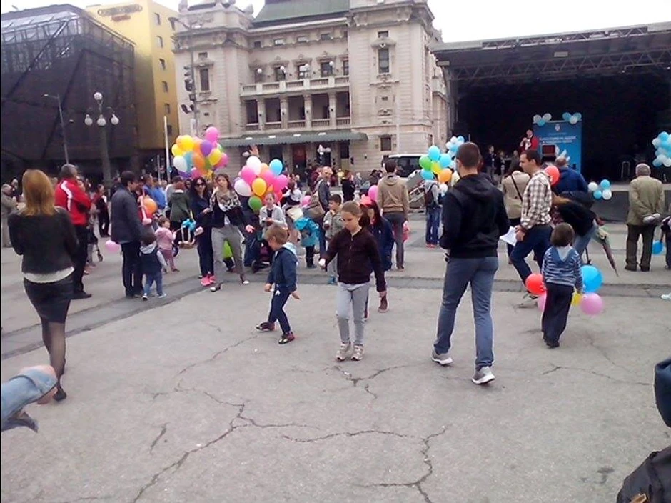 Mađioničarske tačke, animatori i takmičenja na Trgu republike