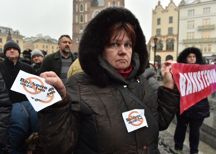 Kraków, 24.01.2015. Protest osób, które mają kredyty we frankach szwajcarskich, PAP/Jacek Bednarczyk