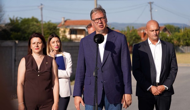 Vučić obilazi kompaniju NIP Spasić