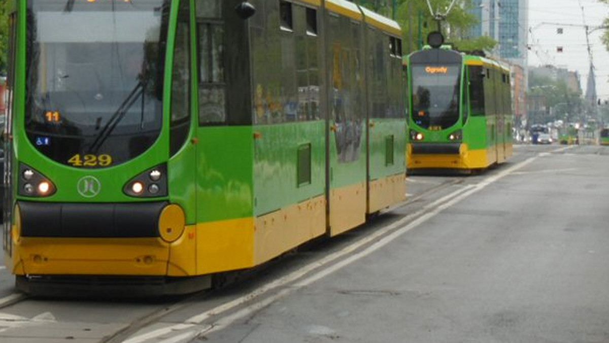 Szykuje się szereg zmian w kursowaniu tramwajów i autobusów jutro oraz w Nowy Rok. Zarząd Transportu Miejskiego zwraca uwagę przede wszystkim na objazdy spowodowane sylwestrową zabawą na placu Wolności.