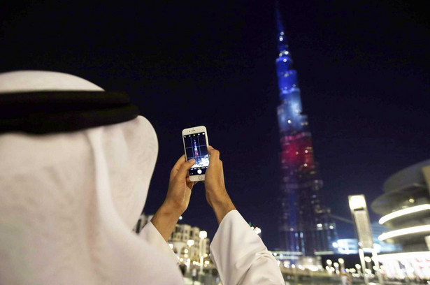 Burj Khalifa w kolorach Francji. EPA/ALI HAIDER Dostawca: PAP/EPA.