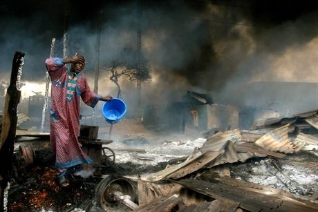 © Akintunde Akinleye, Nigeria, Reuters2007 World Press Photo Contest1st Prize Spot News Singles