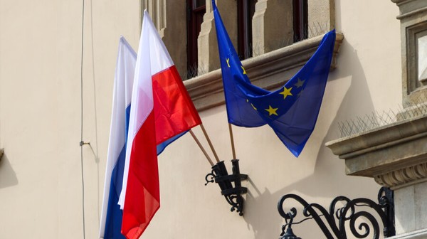 Z okazji Święta Solidarności miasto jest dziś udekorowane flagami