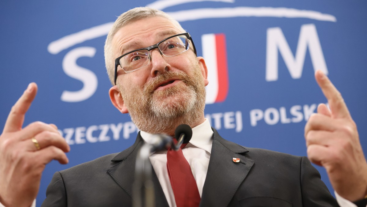 Trzęsienie ziemi w Konfederacji po rozstaniu z Grzegorzem Braunem wywołuje burzę komentarzy wśród polityków i ekspertów [Źródło: Onet]