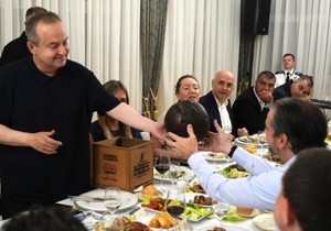 Ivica Dačić na svečanoj večeri sa Urkizom