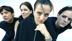 Savages: Siła zaciśniętej pięści. RECENZJA albumu "Adore Life"