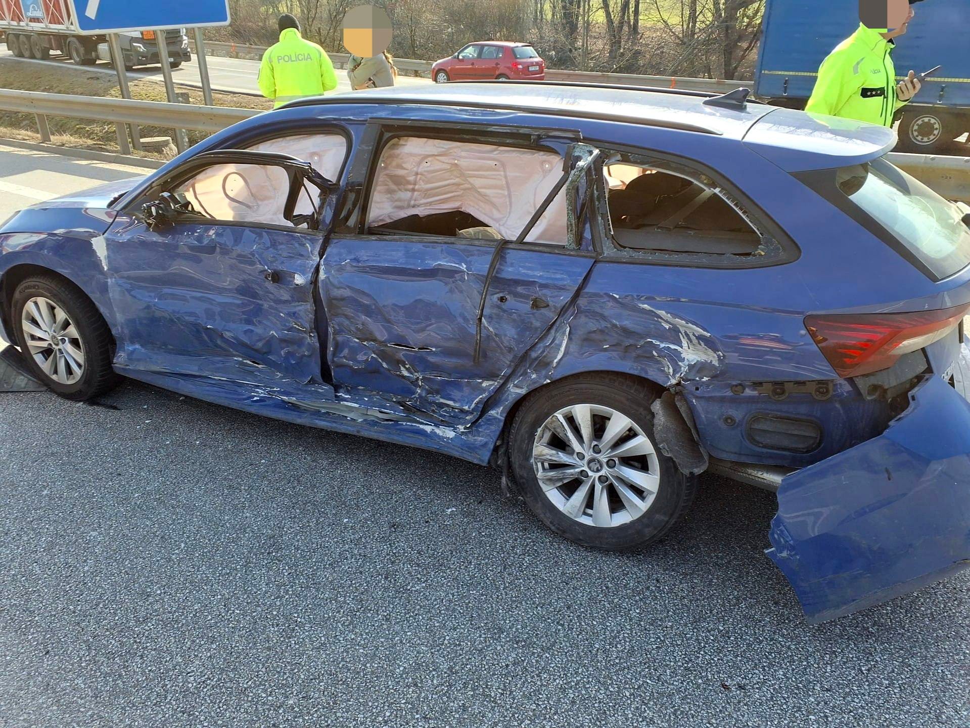 Dopravná nehoda nákladného a osobneho automobilu v čadci.