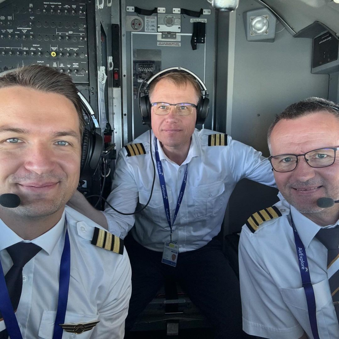 Moderátor Viktor Vincze má za sebou prvý let ako pilot Boeingu 737.