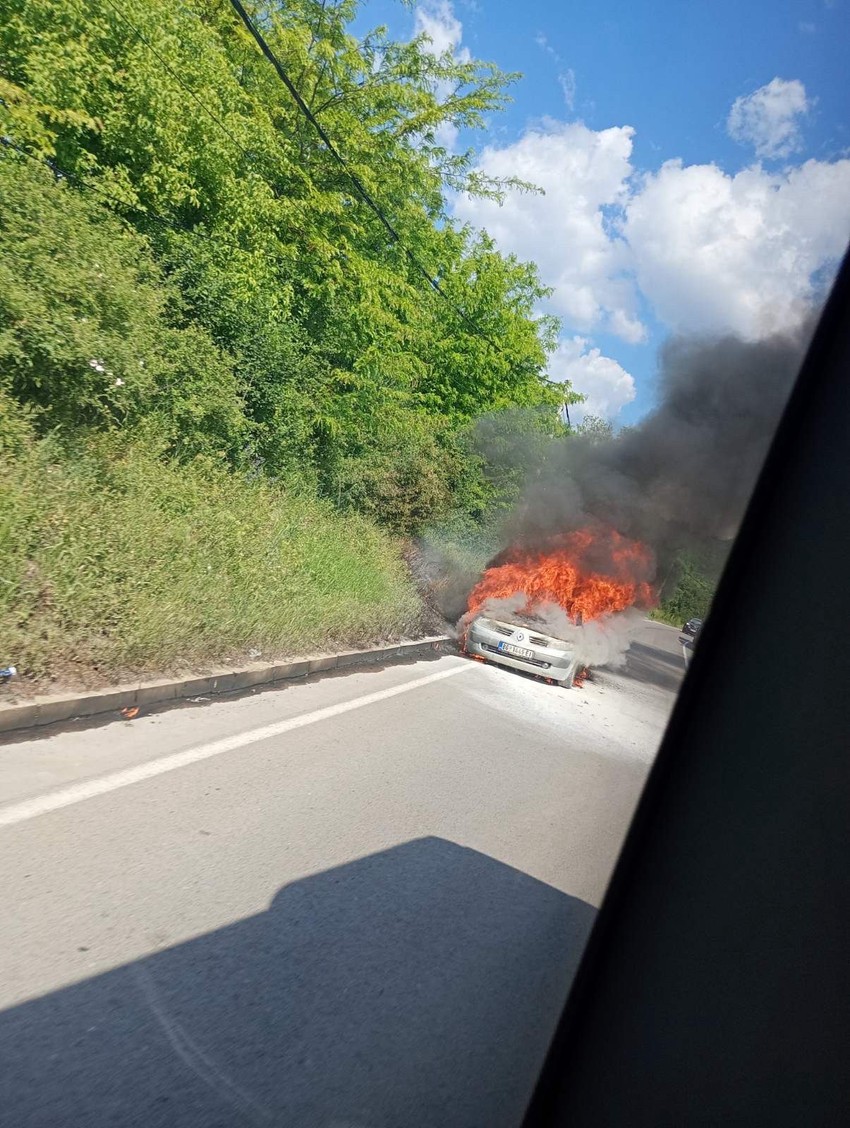 Zapalio se automobil kod Boleča