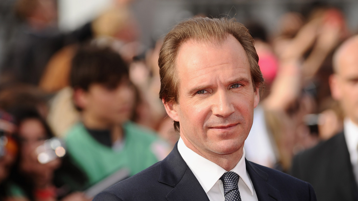 Ralph Fiennes uważa, że portale społecznościowe, jak Twitter, są odpowiedzialne za degradację języka angielskiego.