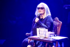 Kolejna artystka przyznaje się do szczepienia poza kolejnością