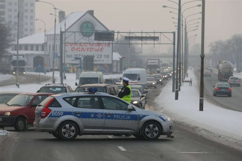 Tir spadł z wiaduktu, a kierowca...