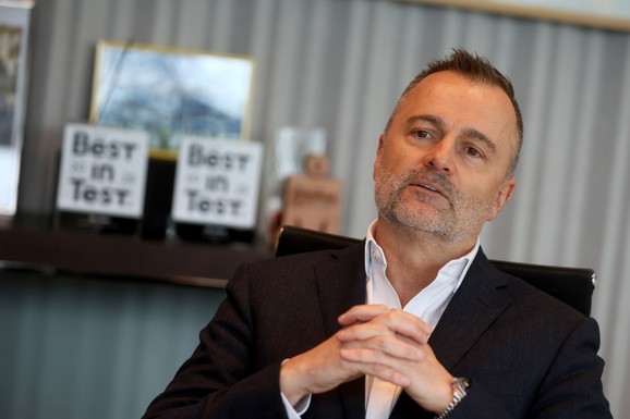 Velika promena na tržištu! Yettel i SBB postali jedna firma: Majk Mišel o ugovorima, cenama paketa i novim planovima (VIDEO)