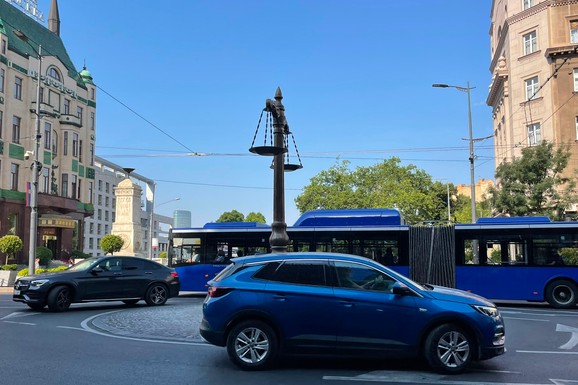 ZATVARAJU SE TERAZIJE Čak 13 linija gradskog prevoza menja trasu: Evo kompletne liste i važna napomena za noćni prevoz